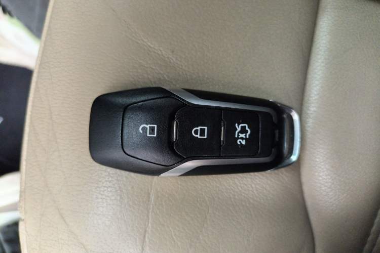 Used Ford Edge 2016 EcoBoost 245 Two-Wheel-Drive Titanium 7-Seater
