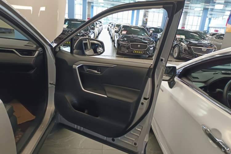 Used Toyota Wildlander 2020 Dual-Motor 2.5L E-CVT Four-Wheel Drive Luxury Edition
