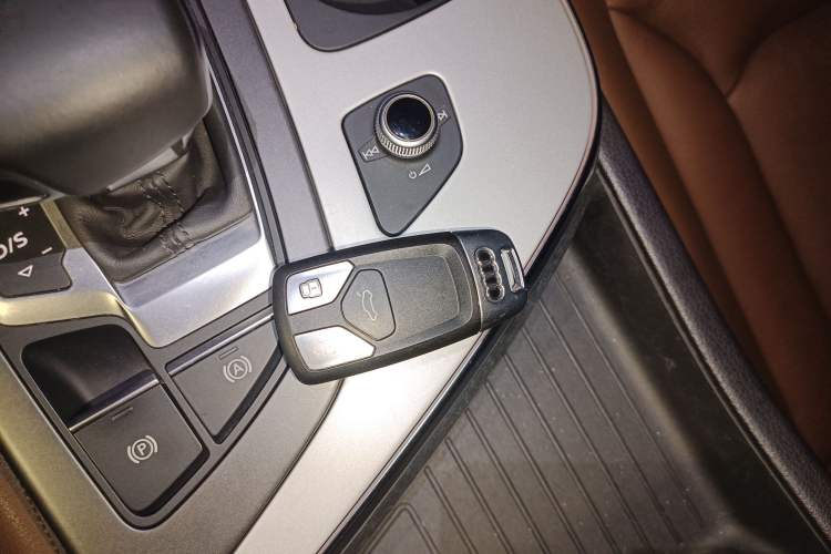 Used Audi Q7 2018 40 TFSI Comfort Model
