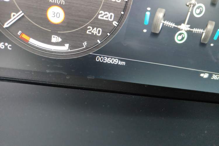 Used Land Rover Defender 2025 110 3.0T P400 X Odometer Close Up