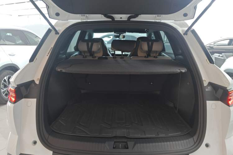 Used BYD Song Pro New Energy 2024 HONOR Edition DM-i 71KM Navigation Model Trunk