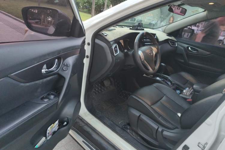 Used Nissan X-Trail 2015 2.0L CVT Comfort MAX Edition 2WD
