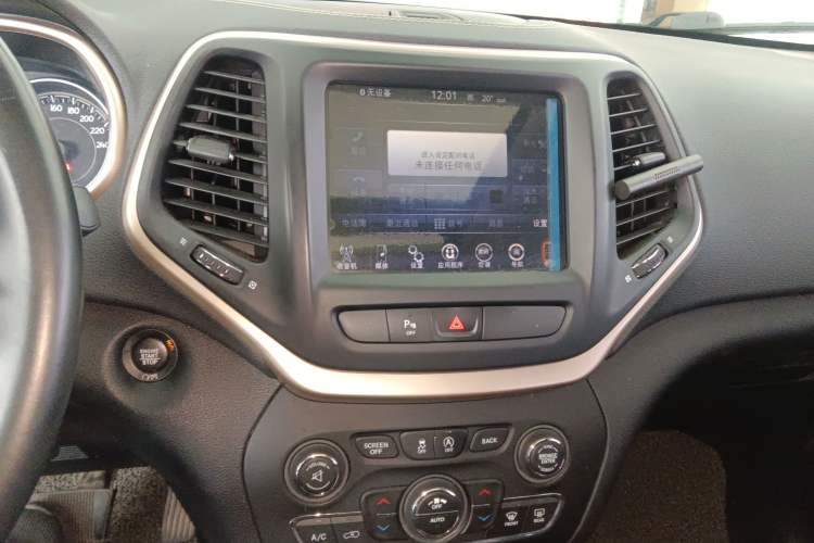 Used Jeep Cherokee 2017 2.0L Superior Edition Audio And AC Panel