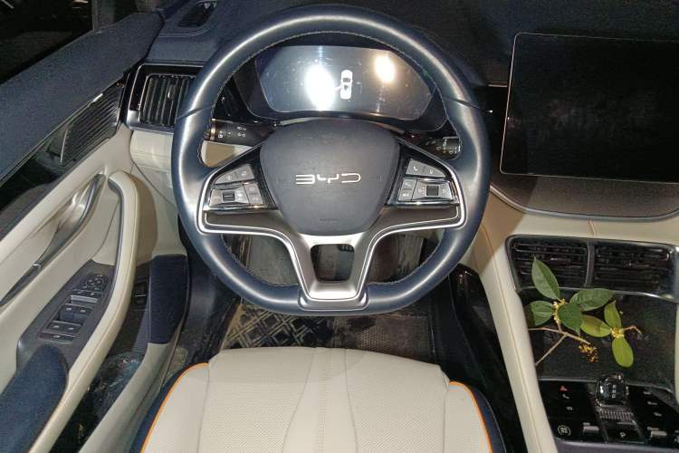 Used BYD Song PLUS New Energy 2023 Champion Edition EV 520KM Flagship Model