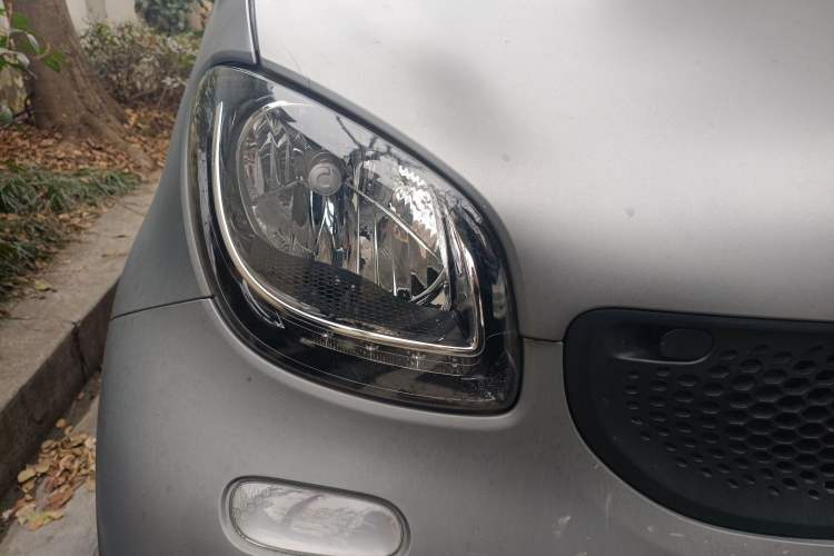 Used smart fortwo 2015 1.0L 52 kW hardtop Dynamic version