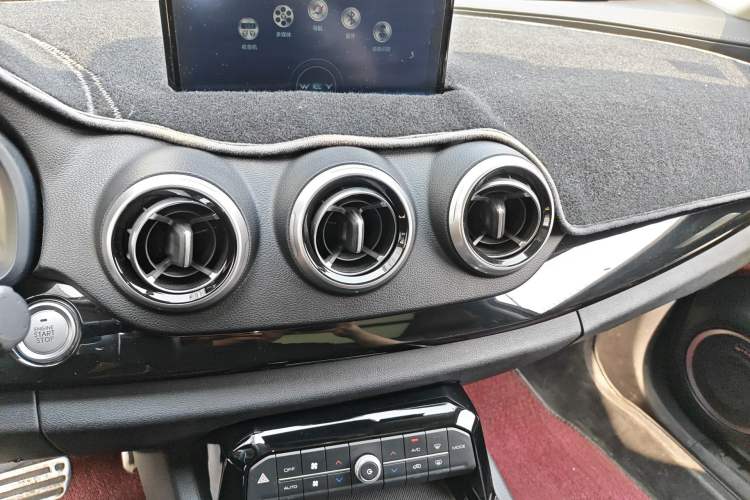 Used Wey VV7 2017 2.0T Flagship Model Audio And AC Panel