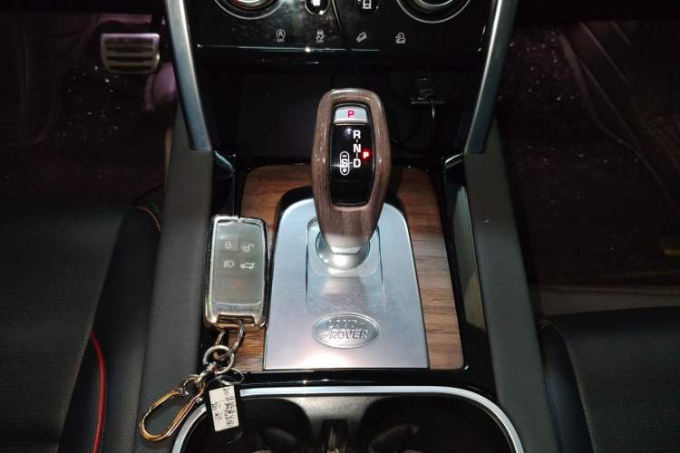 Used Land Rover Discovery Sport 2020 249 PS R-Dynamic Performance Edition Gear Lever