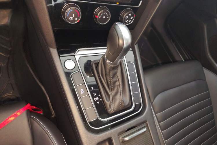 Used Volkswagen Magotan 2025 Zhongxiang Version 280TSI DSG Comfort Edition