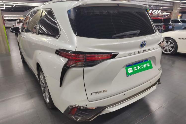 Used Toyota SIENNA 2023 2.5L Hybrid Platinum Edition Exterior 2