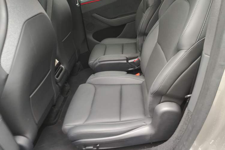 Used Tesla Model Y L 2025 Model Long-Range All-Wheel-Drive Version