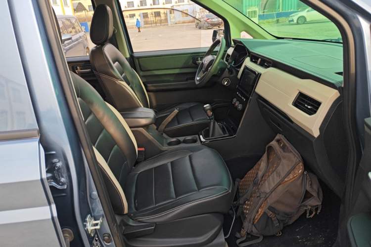 Used Wuling Hongguang PLUS 2020 1.5L Manual Comfort 7-Seater