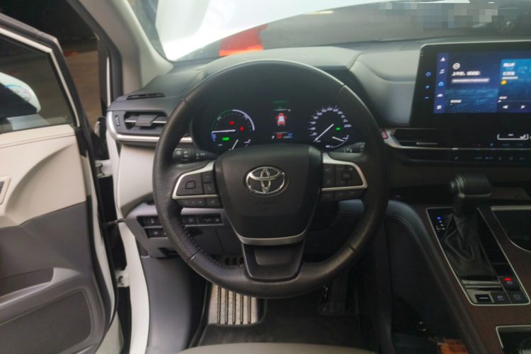 Used Toyota Granvia 2022 2.5L Hybrid Premium Edition Steering Wheel