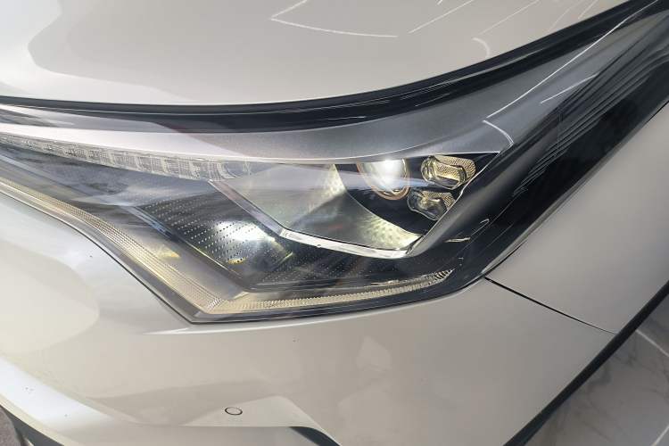 Used Toyota C-HR 2018 2.0L Luxury Sunroof Version China VI Standard Left Front Headlight