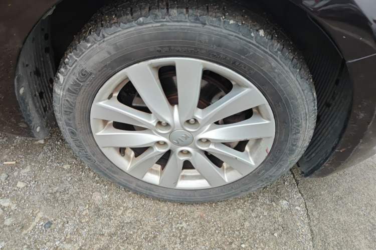Used Kia K3 2013 1.6L Automatic GL Right Front Wheel Hub