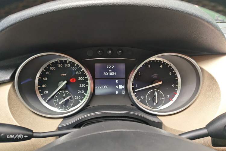 Used Mercedes-Benz R-Class 2015 R 320 4MATIC Luxury Model Instrument Cluster