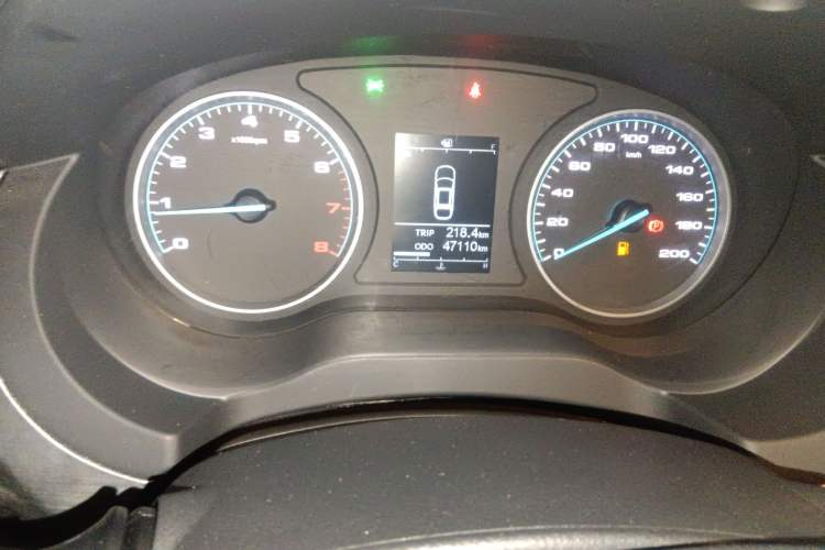 Used JAC Refine M3 2022 PLUS 1.8L 7-seater Standard Model Odometer Close Up