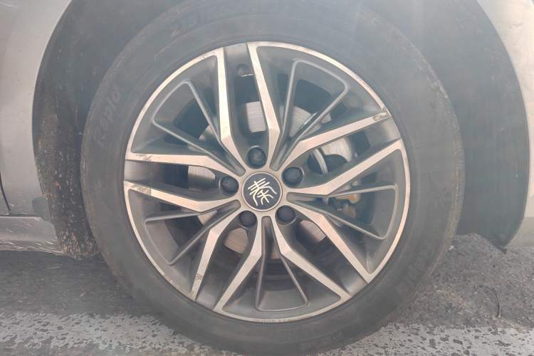 Used BYD Qin PLUS 2023 Champion Edition EV 510KM Leading Model Right Front Wheel Hub