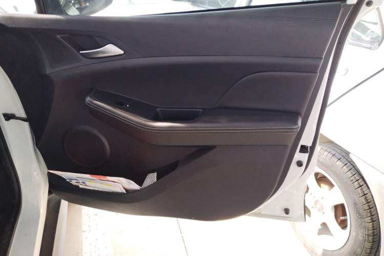 Used BYD Yuan New Energy 2019 EV360 Smart Connect Enjoyment Model