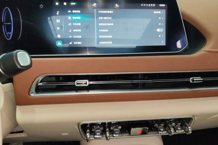 Used ORA Good Cat 2023 401 km Standard Range Premium Version Lithium Iron Phosphate