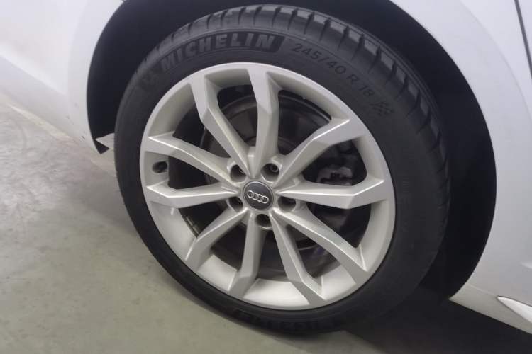 Used Audi A4L 2018 30th Anniversary Edition 40 TFSI Fashion Model Right Rear Wheel Hub