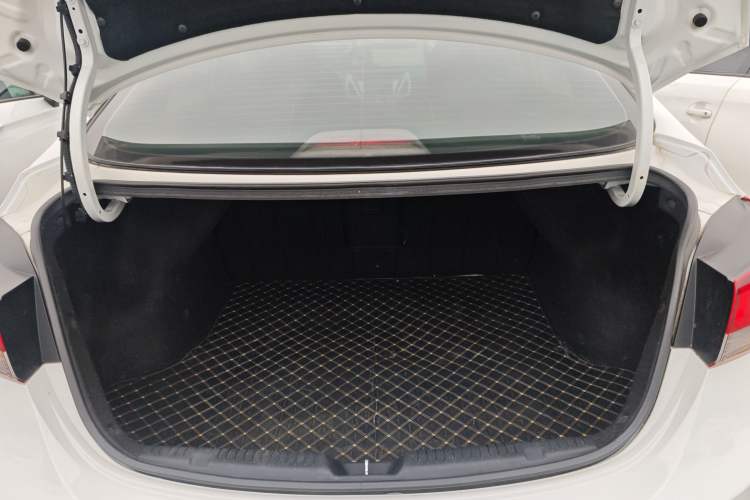 Used Hyundai Elantra (5th Generation / Langdong) 2016 1.6L Manual Luxury Model Trunk