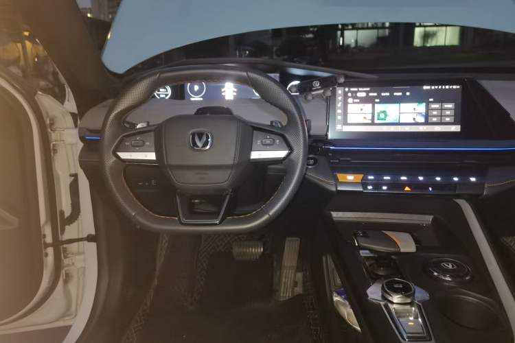 Used CHANGAN UNI-V 2022 1.5T Prestige Version
