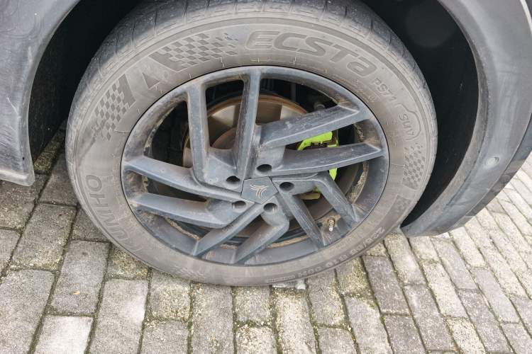 Used NETA U 2022 Zhi610 Pro Ternary Lithium Right Front Wheel Hub