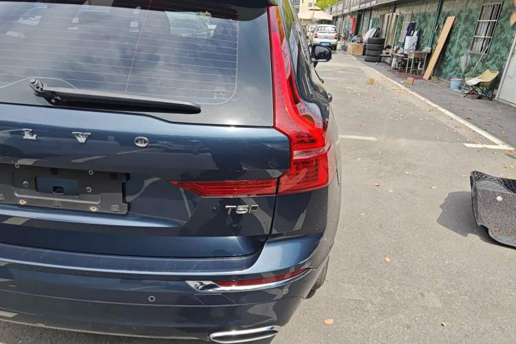 Used Volvo XC60 2021 T5 4x4 Smart Luxury Edition Exterior 3