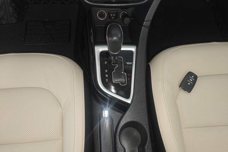 Used CHANGAN Alsvin V7 2016 1.6L Automatic Enjoyment Model China V Standard Gear Lever