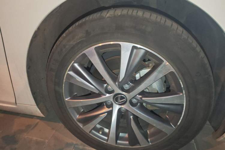 Used Lexus ES 2018 300h Premier Edition China VI Standard