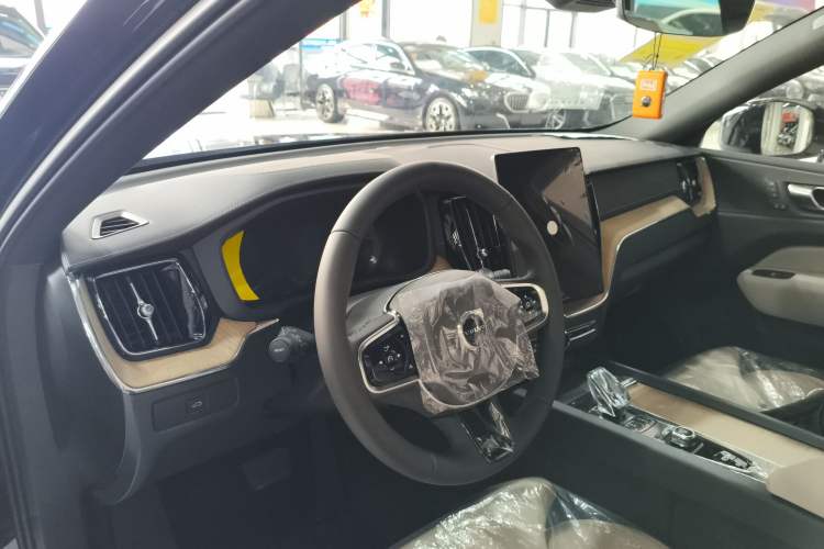 Used Volvo XC60 2026 B5 4x4 Smart Luxury Edition