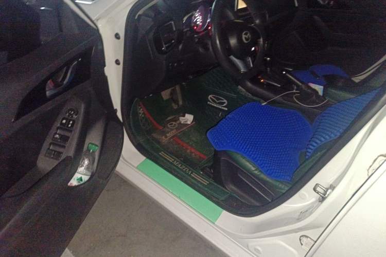 Used Mazda 3 Axela 2014 Sedan 1.5L Automatic Luxury Model