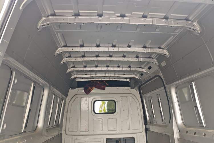 Used Foton Toano 2023 Joy Elephant Van 2.0T Manual Long Wheelbase Mid-Roof Design Rear Single Tire 3-Seater