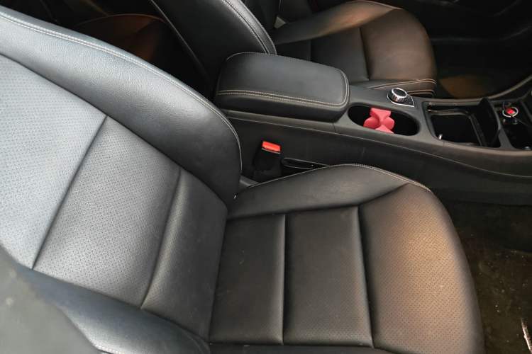 Used Mercedes-Benz GLA 2015 GLA 200 Fashion Model Right Front Seat