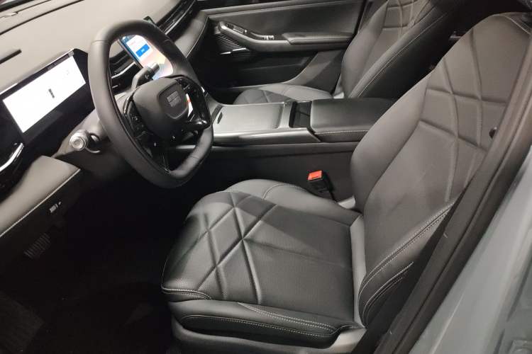 Used Geely Galaxy L6 2024 125km PLUS Dragon Edition Left Front Seat