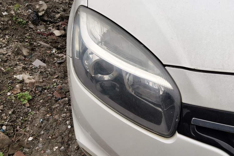 Used Renault Koleos 2014 Revised Version 2.0L Two-Wheel Drive Fashion Edition Right Front Headlight