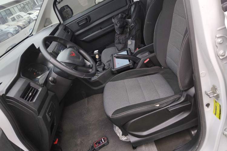 Used Wuling Hongguang PLUS 2019 1.5T Manual Standard Edition 5 Seats
