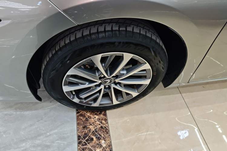 Used Lexus ES 2023 200 Excellence Edition