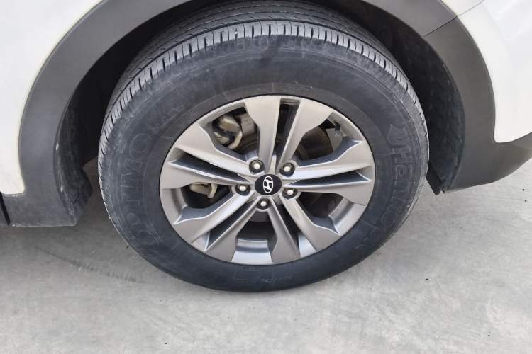 Used Hyundai Santa Fe 2013 2.4L Automatic Two-Wheel Drive Smart Version