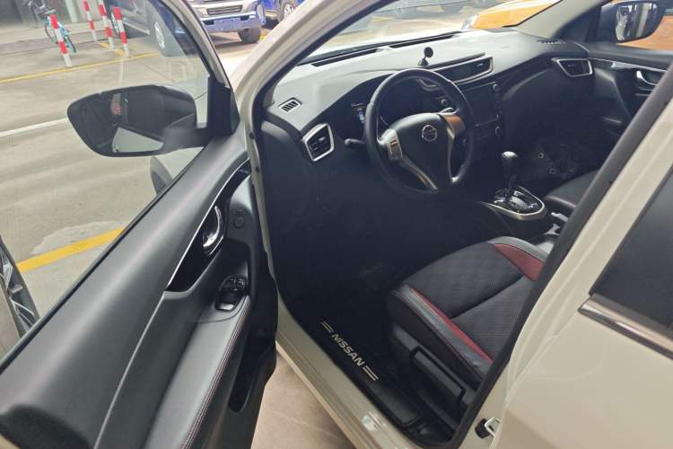 Used Nissan Qashqai 2016 2.0L CVT Luxury Edition Driver Seat