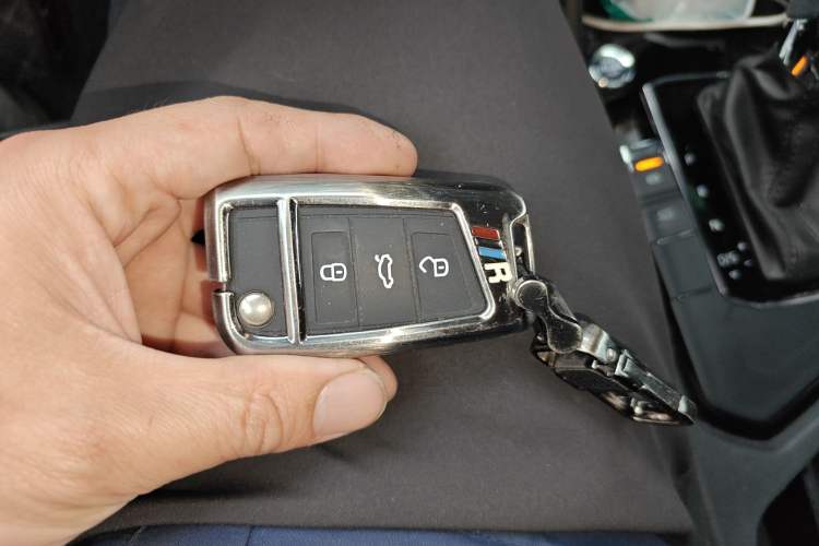 Used Volkswagen Tiguan L 2019 Restyled 330TSI Automatic Two-Wheel Drive R-Line Flagship Version China VI Standard
