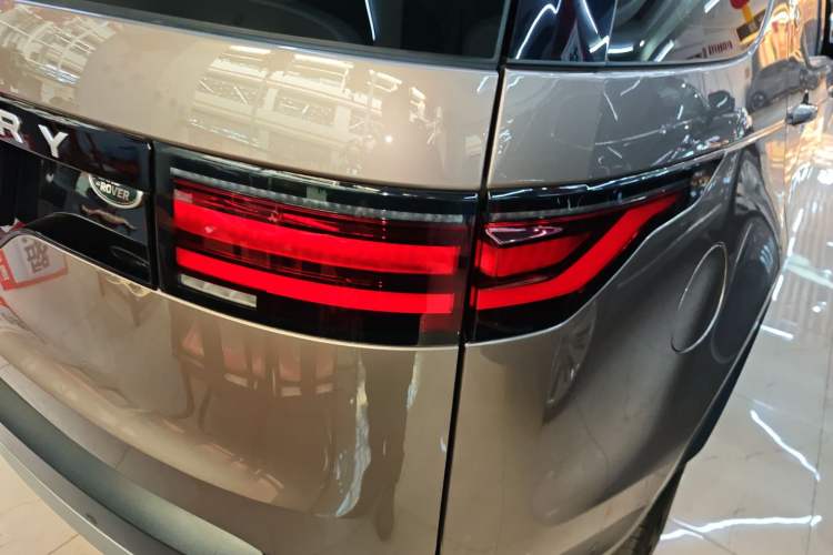 Used Land Rover Discovery 2023 300PS S