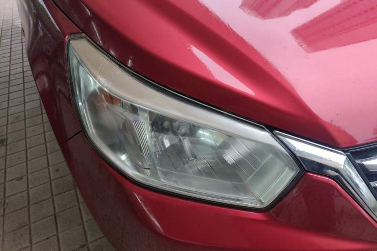 Used Venucia R50 2015 1.6L Automatic Fashion Edition Right Front Headlight