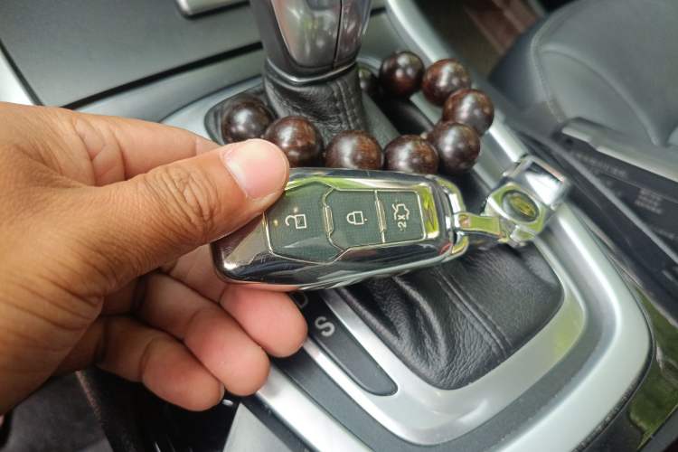 Used Ford Edge 2016 EcoBoost 245 Four-Wheel Drive Titanium Edition 7-Seater Vehicle Key