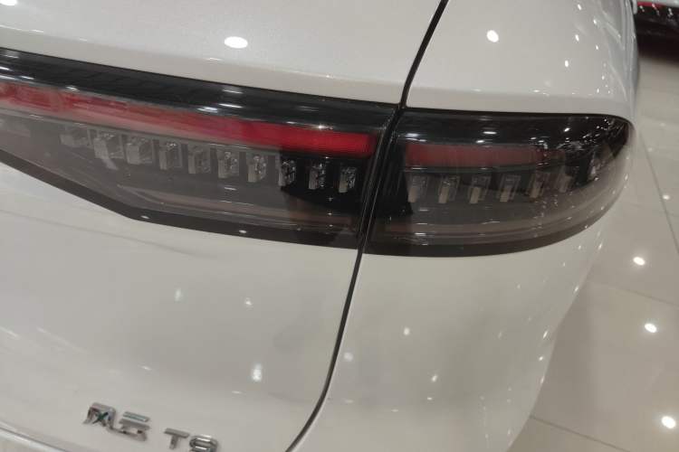 Used Chery Fengyun T9 2024 120 Long-Range Comfort Version 5-Seater with Ternary Lithium Battery Right Rear Taillight