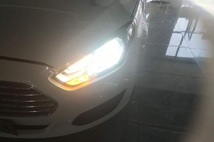 Used Ford Escort 2017 Revised Version 1.5L Automatic Comfort Edition Left Front Headlight