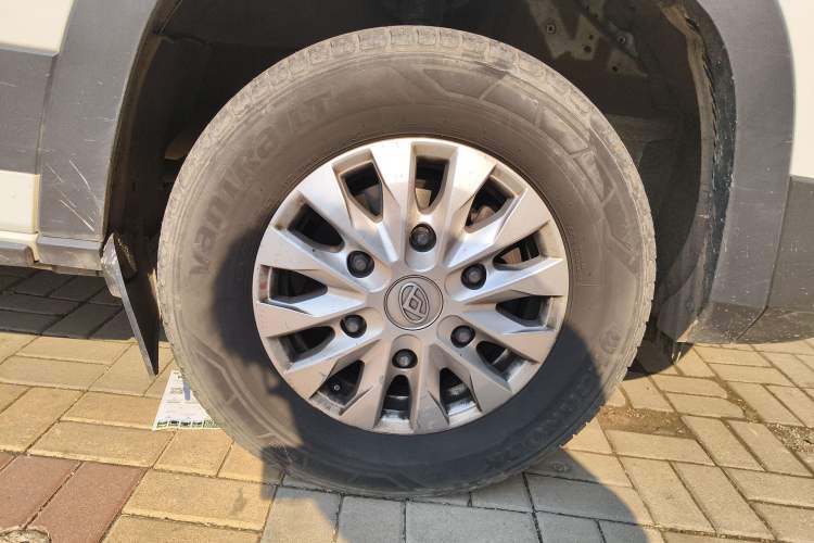 Used SAIC MAXUS Xintu V90 2022 2.0T Automatic ZhiDa Commercial Version Rear-Drive Long Wheelbase High Roof with Single Rear Tire 9-Seater
