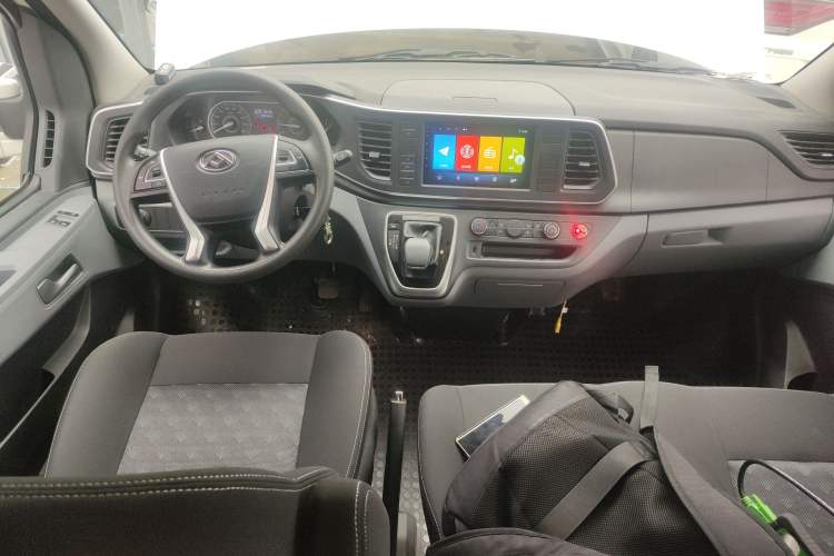 Used SAIC MAXUS Xintu V80 2023 2.0T AMT Classic Aoyuntong Power Version Long Wheelbase Mid-Roof Design 6/7/8/9-Seater