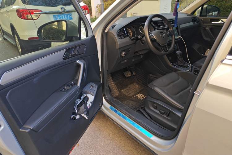 Used Volkswagen Tiguan L 2020 330TSI Automatic Two-Wheel Drive Smart Luxury Edition China VI Standard
