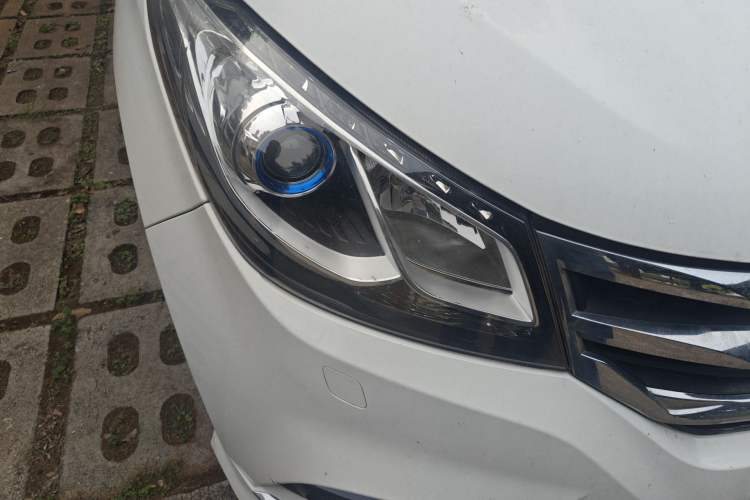 Used SAIC MAXUS G10 2018 PLUS 2.0T Automatic Flagship Edition Right Front Headlight